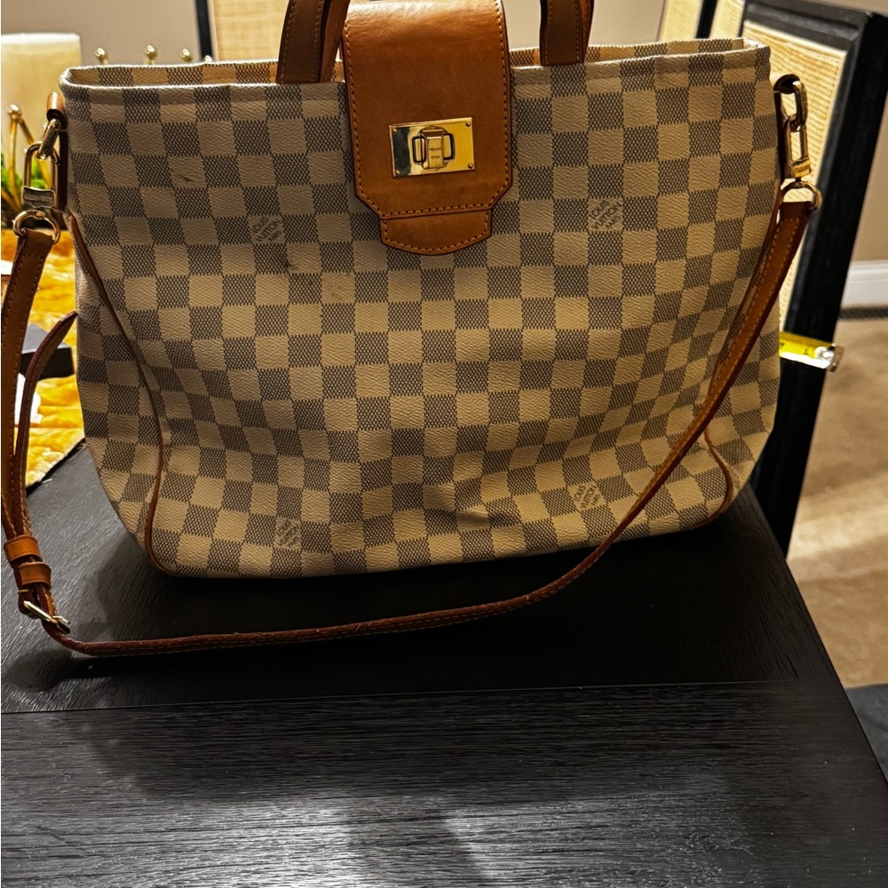 Beige purse